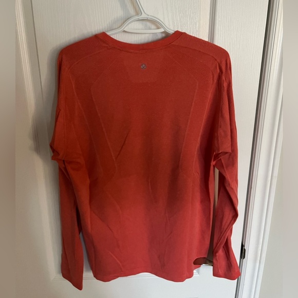 Men’s Lululemon Long sleeve - Picture 2 of 3